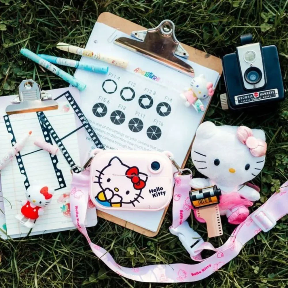 Kidamento -  Hello Kitty Instant + Digital Camera: Au Pink